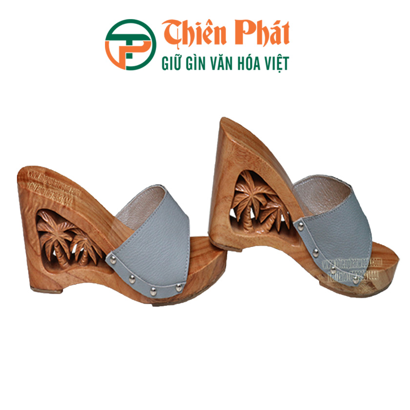guốc gỗ chạm khắc hình hai cây dừa